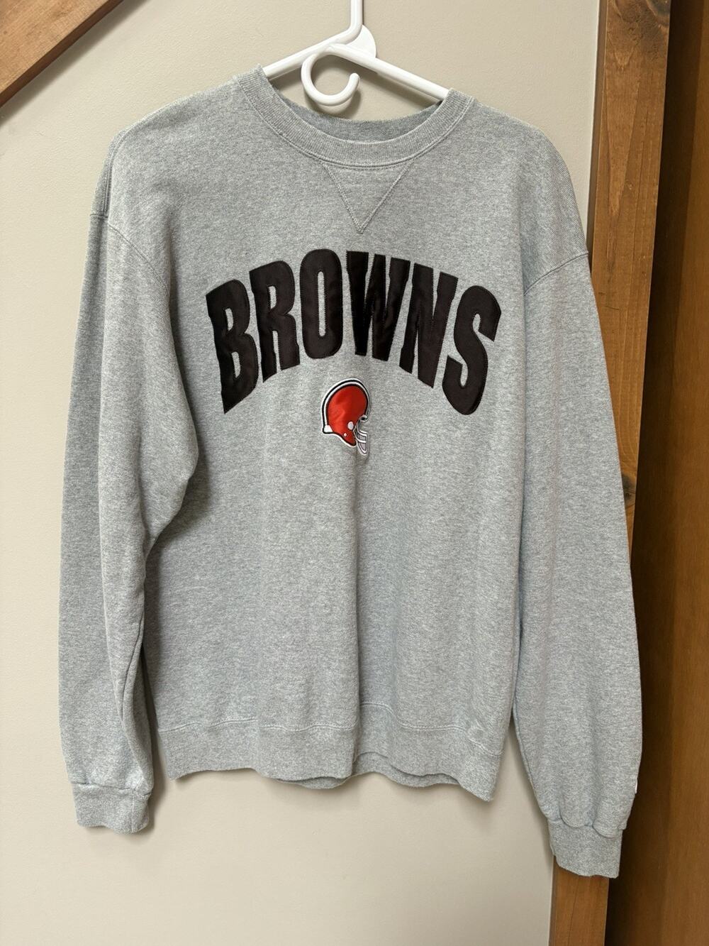 Champion Authentic Athletic Apparel Browns Men’s Fleece Crewneck Pullover Gray M